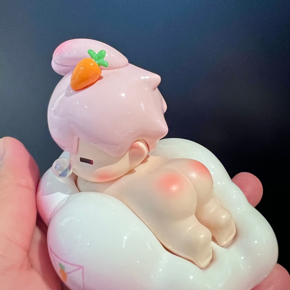 SOLD 🎁<Authentic> “ Messenger Rabbit” Figure From Pedudu Series Figures - Picture 3 of 4